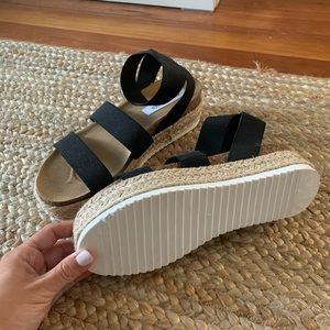 Steve Madden black platform sandals - Never worn